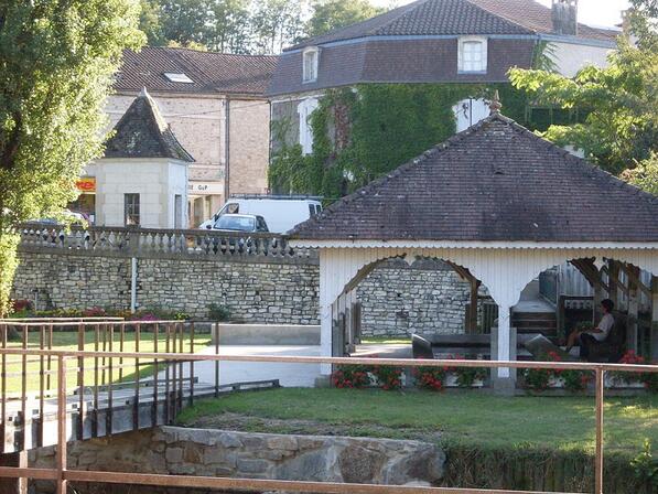 -St-Pardoux-lavoir-poid.jpg