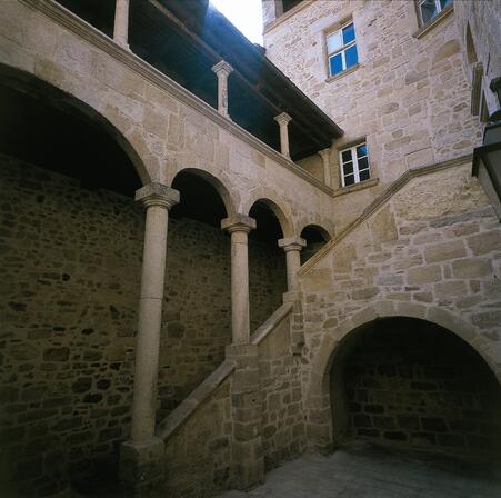 vue de la cour de l'hôtel - photo Nelly Blaya.jpg