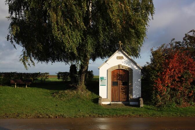 Burdinne Chapelle st pierre 1 houbart.JPG