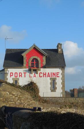 maison-phare-Port-la-Chaine-redim.jpg