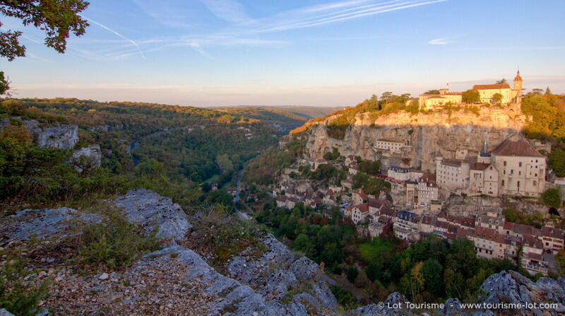 Levé du soleil sur Rocamadour et le canyon de l_Alzou © Lot Tourisme C. Novello 140928-083210_800x447.jpg