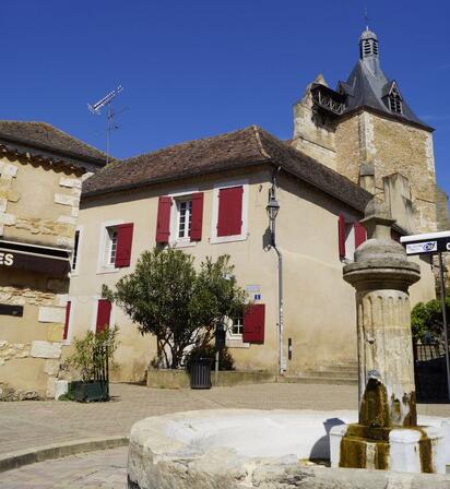 FONTAINE-PLACE-PELISSIERE.jpg