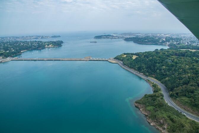 Vue-sur-le-barrage-et-l-estuaire-de-la-Rance-Yann-Langevin-13786.JPG