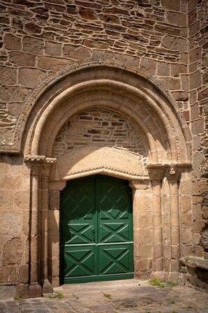 Eglise-Saint-Andre-Antrain-stenphoto.fr.jpg