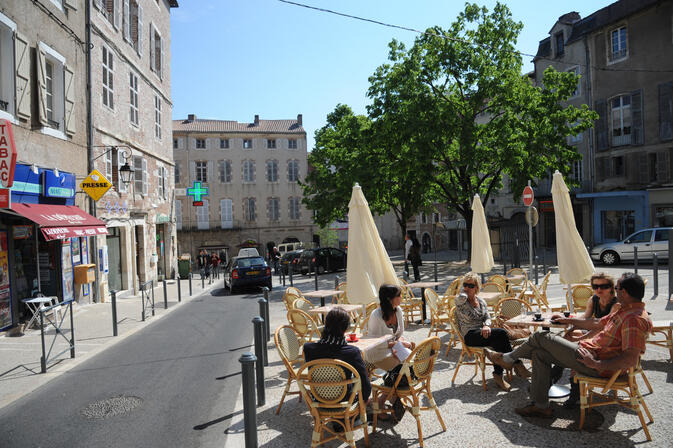 Place de la Libération 2, cl. P. Lasvènes ville de CahorsL.jpg