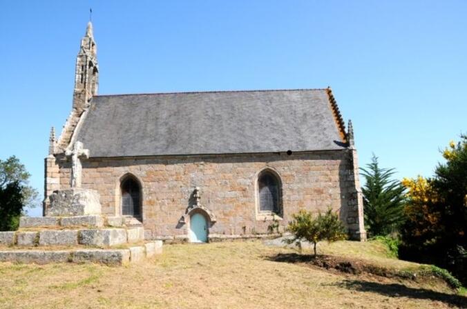 Chapelle-de-Saint-Uzec-2.jpg