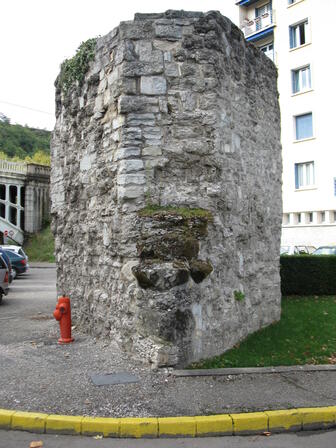 tour des chanoines, cl. E.Carrère ville de Cahors.jpg