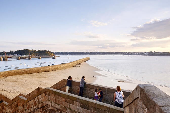 Le-Mole-des-Noires---Saint-Malo--aLamoureux.jpg