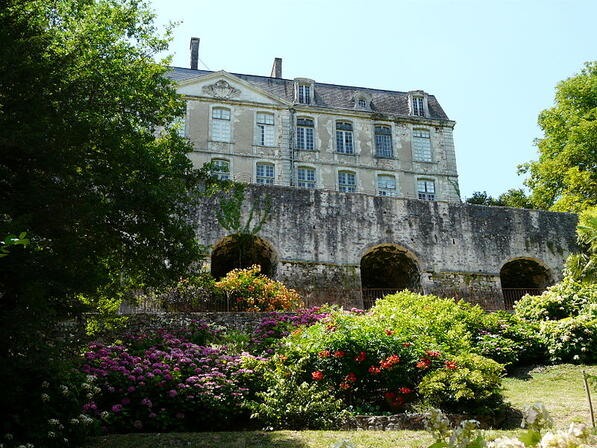 800px-Nontron-chateau--5--1--2-2.jpg