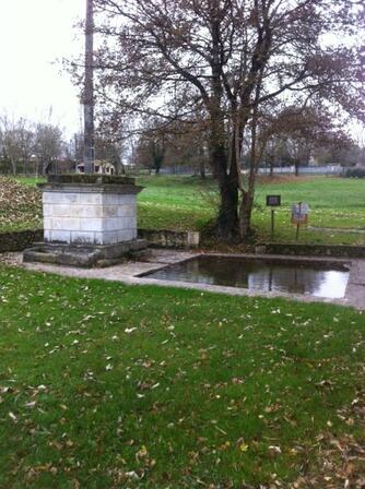 Fontaine-St-Pierre-Douchapt.JPG