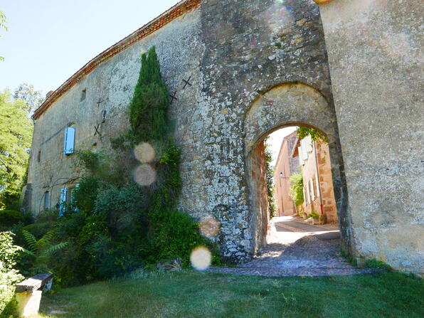 Montesquiou porte médiévale 2 © Alain Fourcade.JPG