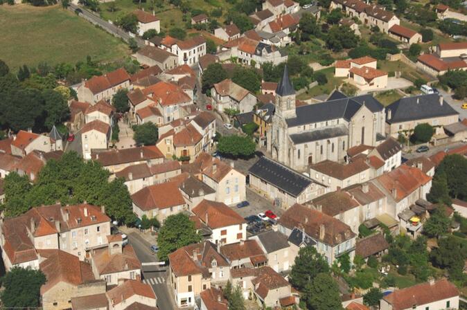 Vue aérienne de Limogne en Quercy--Lot Tourisme-ECAV aviation-Michel Bernard.jpg