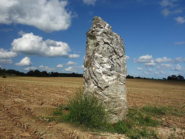 menhir-hautes-vallees--Erwann-Corre.jpg