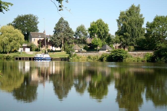 Bourg-des-Comptes-bateau-amarre-Emilie-Agniel.JPG