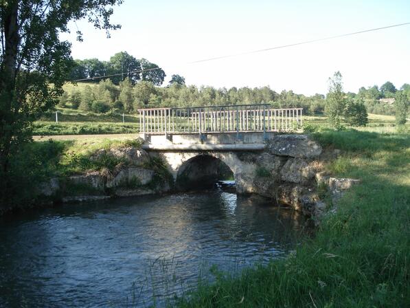 Pont-de-la-route-des-Maines-2.jpg