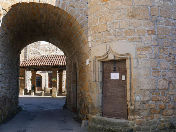 Vers la Halle de Lacapelle-Marival © Lot Tourisme C. Séguy 160606-085524.jpg