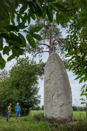 Menhir-de-la-Butte--Rodolphe-Marics.jpg