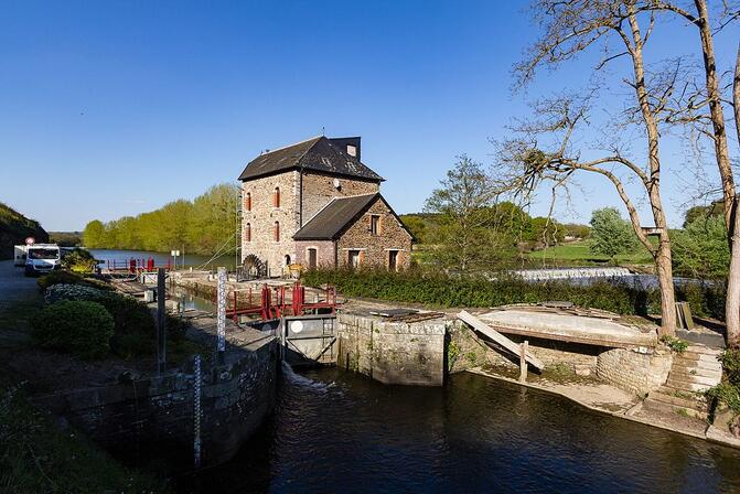 Ecluse-et-moulin-de-La-Bouexiere--Guichen--France-2.jpg