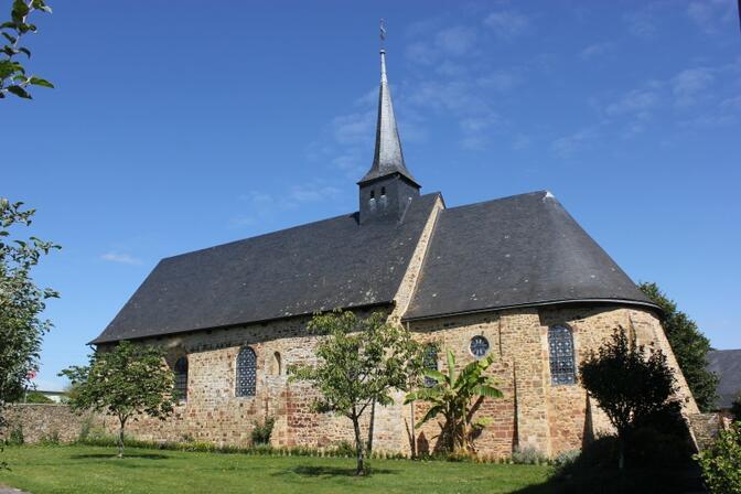 Eglise-Notre-Dame-de-l-Assomption---Arbrissel.JPG