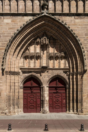 Parvis de la cathédrale Saint-Etienne © Lot Tourisme - G. Giuglio.jpg