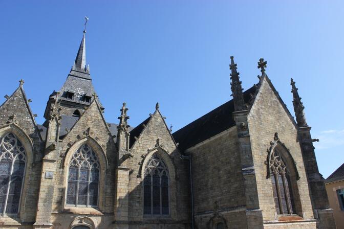 Eglise-Saint-Mars---Bais.JPG