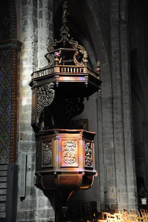 église St-Barthélémy image 3, chaire XVII°s, cl. P. Lasvènes ville de Cahors.JPG