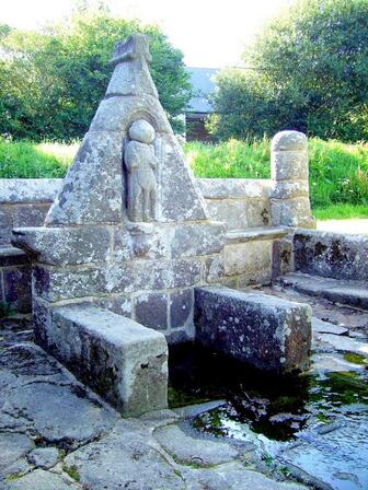 fontaine-St-Jean-Plouaret-GLeroi-2.jpg