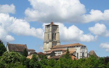 eglise-fortifiee-St-Astier.jpg