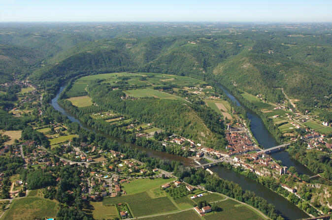 Vue aérienne de Luzech--Lot Tourisme-ECAV aviation-Michel Bernard.jpg