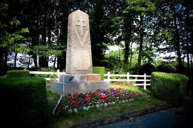 Le-monument-de-la-Bitonnerie-Saint-Remy-du-Plain.jpg