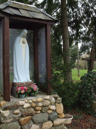 Statue-Ste-Marie-de-la-Trinite-3.jpg