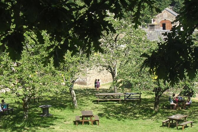 Fort-St-Pere-sous-les-cerisiers.jpg