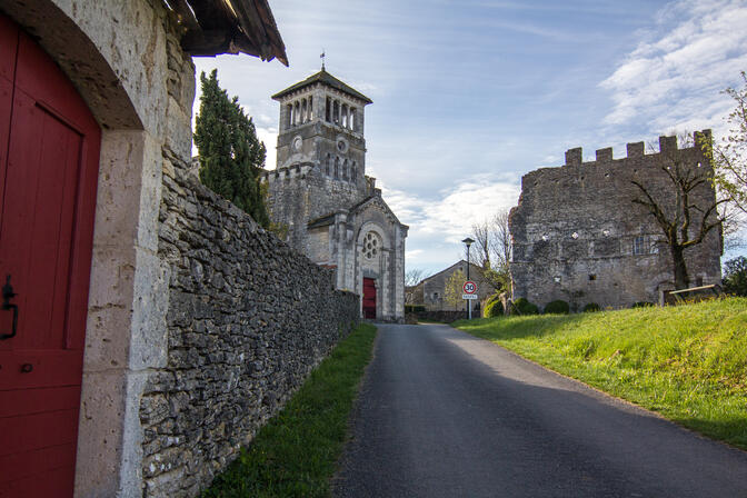 Vestiges du château à Aujols © Lot Tourisme - C. Novello.jpg