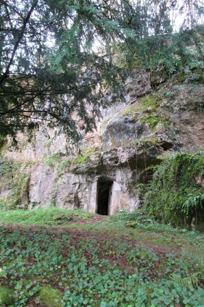 la-grotte-de-l-eglise--2-.JPG