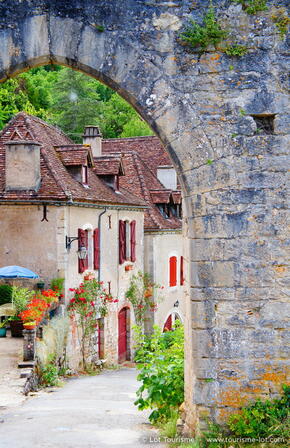 Ruelle de Saint-Cirq-Lapopie © Lot Tourisme J. Van Severen 130704-144339_519x800.jpg