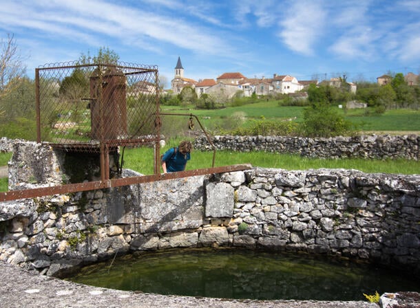 Grande fontaine à Escamps  © C. Novello.jpg