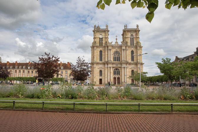 Collegiale_Vitry_le_Francois.jpg