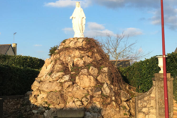 La-Vierge-de-la-Bosse---Saint-Suliac----SMBMSM.jpg