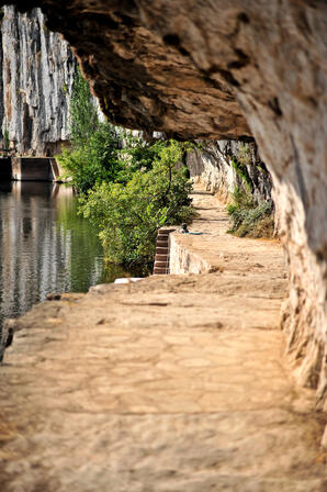 Chemin de halage de Ganil à Bouziès © Lot Tourisme - C. ORY 140910-102748.jpg