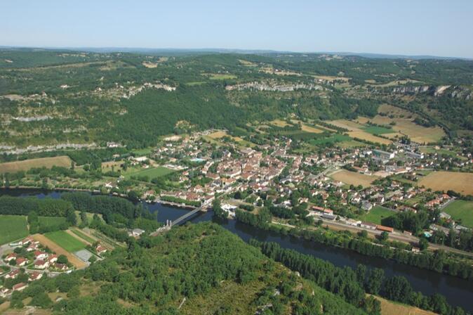 Vue aérienne de Cajarc--Lot Tourisme-ECAV aviation-Michel Bernard.jpg