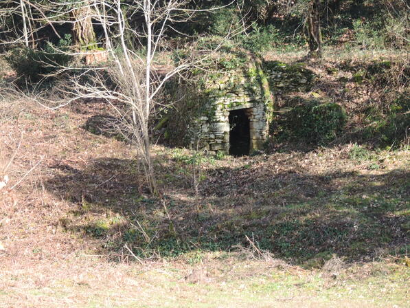 Cabane en pierre 2.JPG