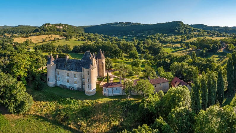 Vue aérienne du Château de Montal ©© Christophe Bouthé - Agence Vent d'Autan.jpg