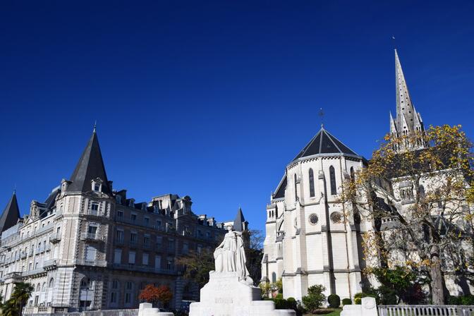 Eglise-et-square-Saint-Martin.jpg