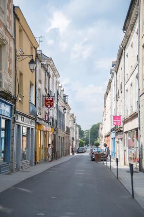 La-rue-du-Guesclin-La-Guerche-de-Bretagne--Clementine-Lallement.jpg