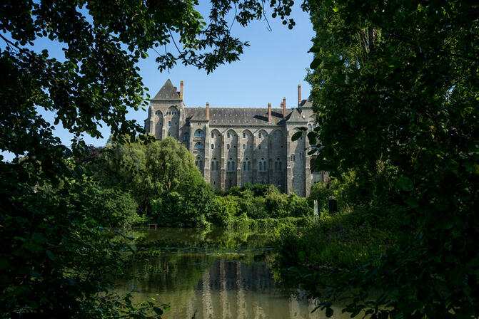 vallee-de-la-sarthe-Juigne-Abbaye-de-Solesmes-ITI72.jpg