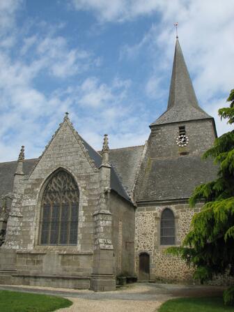 Eglise-de-Saint-Pierre-de-Plesguen-clocher-et-transept-sud.jpg