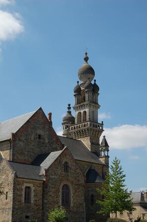 Eglise---St-Senoux.JPG