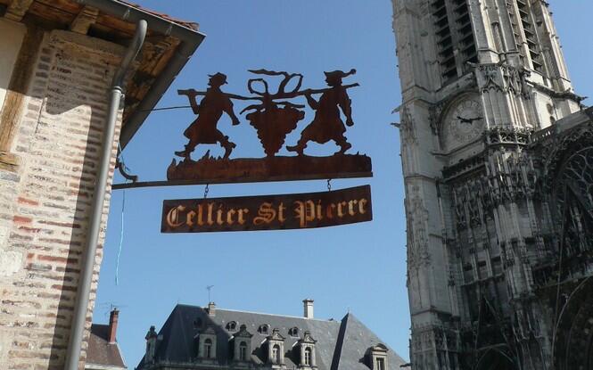 cellier st Pierre-place de la cathédrale lhp P1030140 (32).JPG