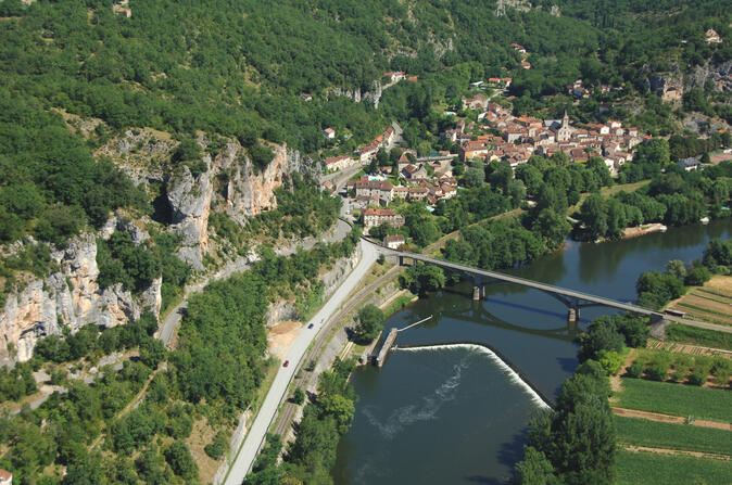 Vue aérienne de Vers--Lot Tourisme-ECAV aviation-Michel Bernard.jpg