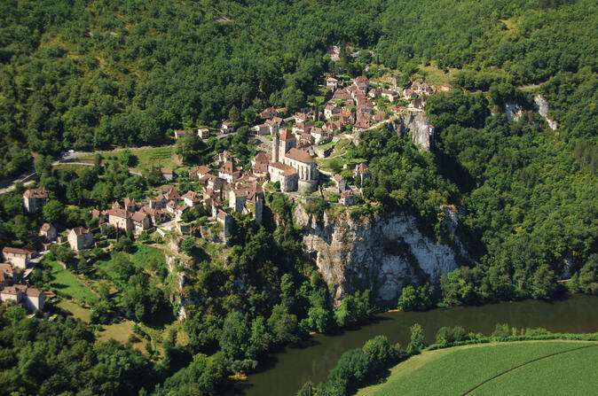 Vue aérienne de Saint-Cirq-Lapopie--Lot Tourisme-ECAV aviation-Michel Bernard-2.jpg